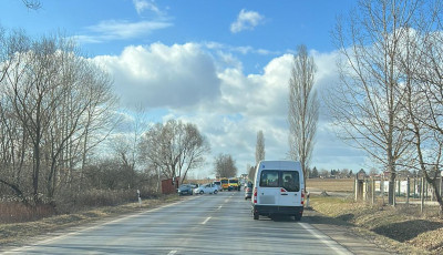 Baleset Kapos&uacute;jlak előtt, teljes &uacute;tz&aacute;r