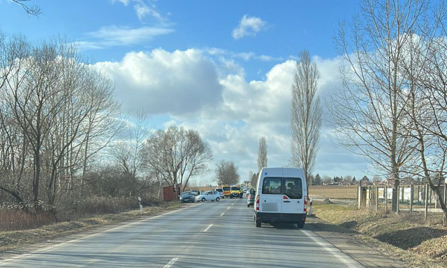 Baleset Kapos&uacute;jlak előtt, teljes &uacute;tz&aacute;r