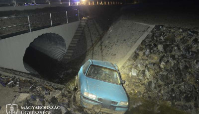 &Uacute;jabb r&eacute;szletek a hal&aacute;los balesetről - &Uuml;l&eacute;ssor sem volt az aut&oacute;ban, amivel az &aacute;rokba hajtott