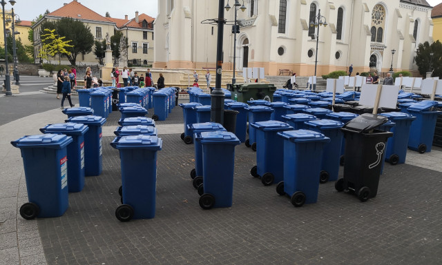 Ilyet m&eacute;g nem l&aacute;tt&aacute;l! Kuk&aacute;k lept&eacute;k el a Kossuth teret