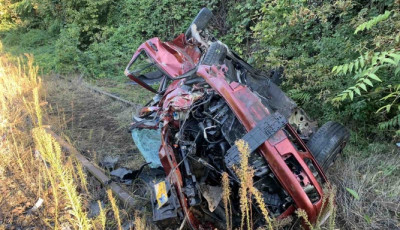 Menek&uuml;l&eacute;s k&ouml;zben &aacute;llt fejre egy aut&oacute;s a s&iacute;neken, a rendőr&ouml;k m&eacute;g pont ki tudt&aacute;k h&uacute;zni a sofőrt