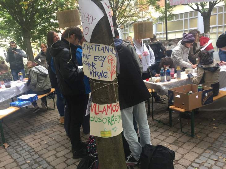 Kortárs költészetbe öltöztették az Európa parkot
