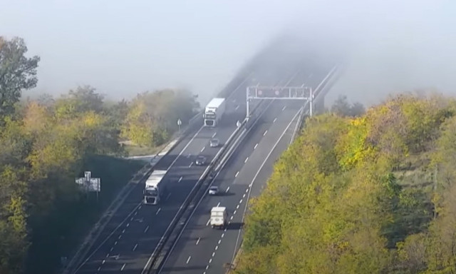 Megint felsz&aacute;lltak a rendőrs&eacute;gi dr&oacute;nok, ez&uacute;ttal az M7-es volt c&eacute;lkeresztben &ndash; VIDE&Oacute;