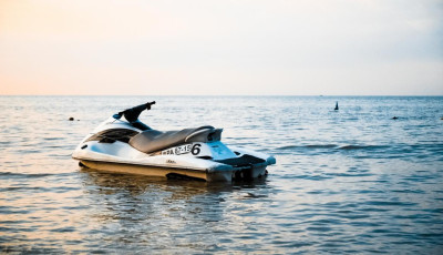 Alig v&aacute;rjuk, hogy berobbanjon a ny&aacute;r - Jet-skizni &eacute;s motorcs&oacute;nakozni is lehet majd a Desed&aacute;n!