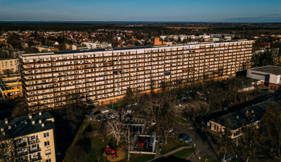 Tűz &uuml;t&ouml;tt ki a S&aacute;vh&aacute;zban, nagy erőkkel &eacute;rkeztek ki a hat&oacute;s&aacute;gok