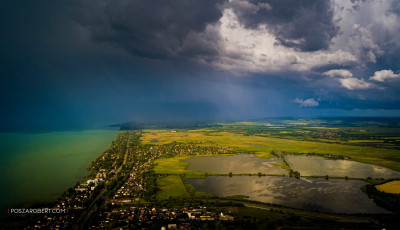 Gy&ouml;ny&ouml;rű f&eacute;nyk&eacute;pen &ouml;r&ouml;k&iacute;tett&eacute;k meg a Balatonra lecsap&oacute; vihart