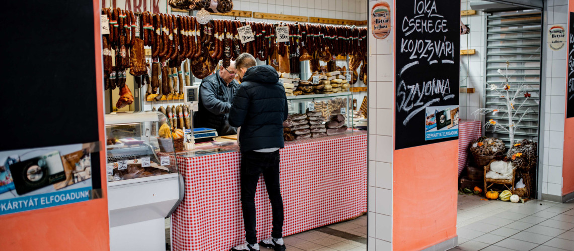 Szam&aacute;rba haraptunk a kaposv&aacute;ri Nagypiacon - F&uuml;st&ouml;lt k&uuml;l&ouml;nlegess&eacute;gekre bukkantunk