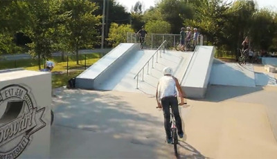 Mindenkit sz&iacute;vesen l&aacute;tnak a kaposv&aacute;ri skate parkban