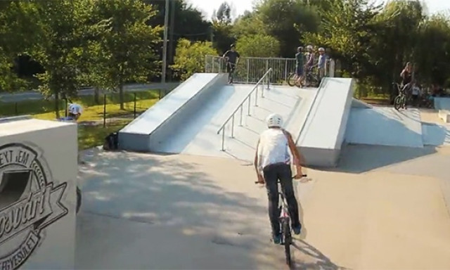 Mindenkit sz&iacute;vesen l&aacute;tnak a kaposv&aacute;ri skate parkban