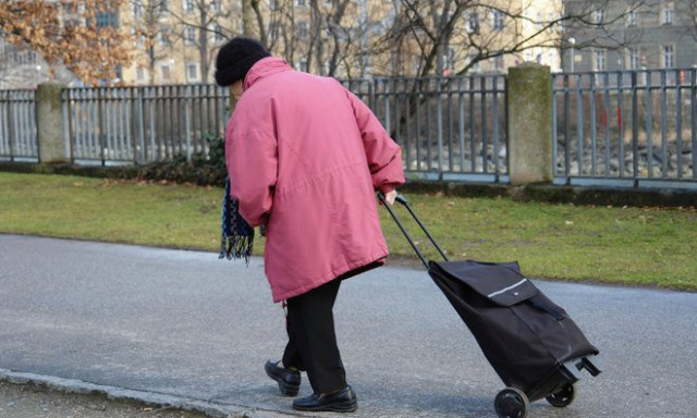 Vigy&aacute;zzatok a R&oacute;mahegyen, egy &ouml;reg nő m&eacute;rgezi a kuty&aacute;kat!