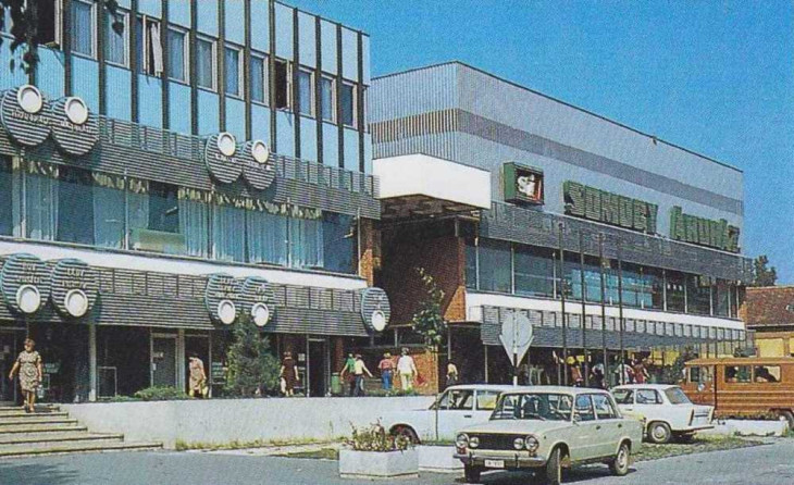 Felavatták Kaposvár új bevásárlóközpontját - Négymilliós forgalom az első napon!