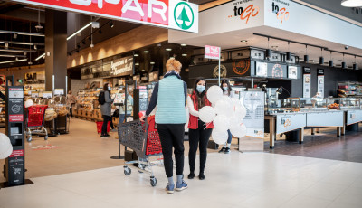 Meg&eacute;rkeztek az első v&aacute;s&aacute;rl&oacute;k, kinyitott az &uacute;j Interspar Kaposv&aacute;ron - GAL&Eacute;RIA