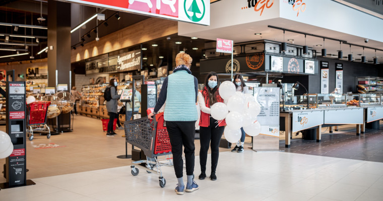 Meg&eacute;rkeztek az első v&aacute;s&aacute;rl&oacute;k, kinyitott az &uacute;j Interspar Kaposv&aacute;ron - GAL&Eacute;RIA