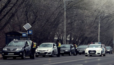 Civil aut&oacute;kkal &eacute;s dr&oacute;nokkal ellenőrizt&eacute;k a kaposv&aacute;ri sofőr&ouml;ket, 160 csekket osztottak ki