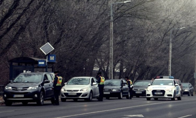 Civil aut&oacute;kkal &eacute;s dr&oacute;nokkal ellenőrizt&eacute;k a kaposv&aacute;ri sofőr&ouml;ket, 160 csekket osztottak ki