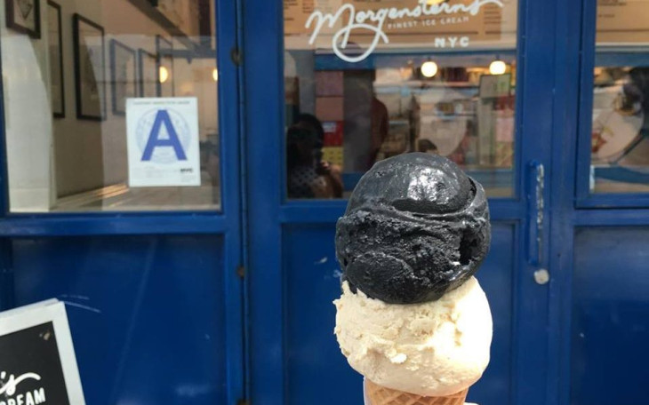 A fekete tulipán és hamburger után megérkezett a fekete fagyi is!