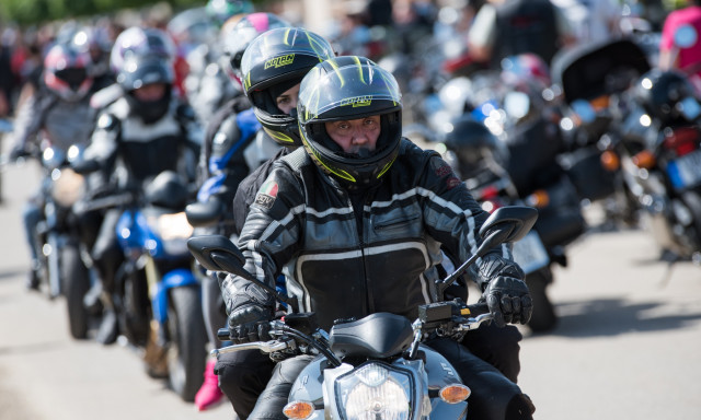 Megnyitott&aacute;k a szezont a motorosok - GAL&Eacute;RIA