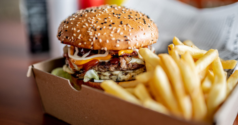 Ezt is leme&oacute;ztuk, &eacute;s milyen j&oacute;l tett&uuml;k! - Ettől t&ouml;k&eacute;letes a Krispy Fried Chicken s&uuml;lt csirk&eacute;je