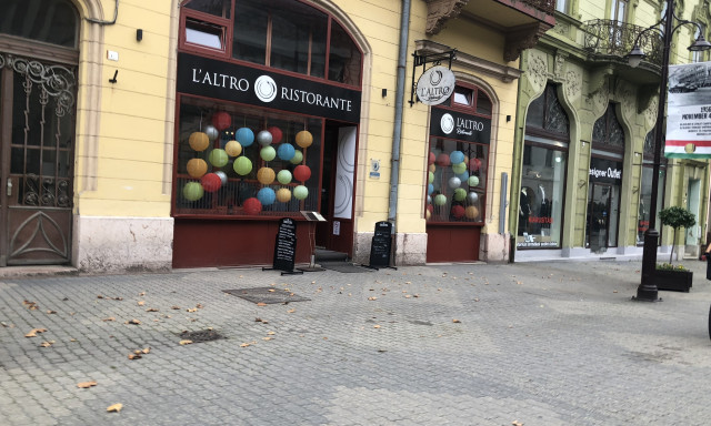 V&eacute;ge a ki&uuml;lős időszaknak! - T&ouml;bb helyen m&aacute;r elbontott&aacute;k a belv&aacute;rosi teraszokat!