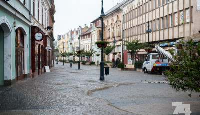 Futva vagy s&eacute;t&aacute;lva &aacute;zunk el jobban az esőben?