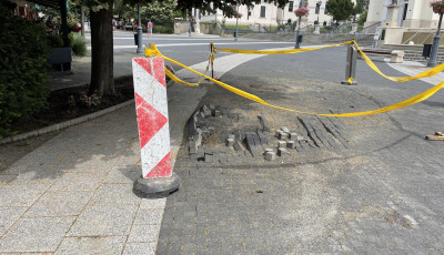 Vill&aacute;mshow, rengeteg eső, meg&uacute;szott Kossuth t&eacute;r - Ilyen volt az &eacute;jszakai vihar - VIDE&Oacute;