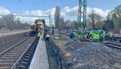 M&aacute;r k&eacute;sz&uuml;lnek a ny&aacute;rra, folyamatosan fejlesztik a vas&uacute;t&aacute;llom&aacute;sokat a Balaton d&eacute;li partj&aacute;n