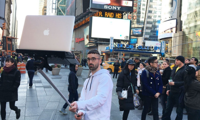 A Macbook szelfi bot a leg&uacute;jabb dolog, amire a vil&aacute;gnak biztosan nem volt sz&uuml;ks&eacute;ge