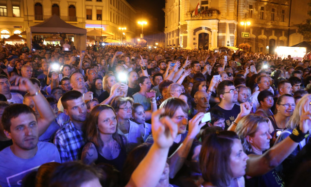 Mi&eacute;nk a V&aacute;ros - szombat esti hangulatk&eacute;pek