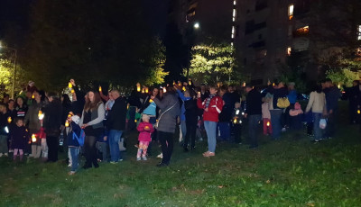 Enn&eacute;l cukibbat ma nem l&aacute;tsz! - L&aacute;mp&aacute;s menettel &uuml;nnepelt&eacute;k a M&aacute;rton napot a B&eacute;ke utcai ovisok