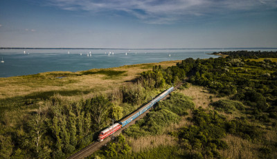 Di&aacute;kok itt az &#039;&aacute;lommel&oacute;&#039; ny&aacute;rra - A M&Aacute;V vasutasokat keres a Balatonra