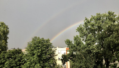 Nem csak &oacute;ri&aacute;si esőt, kettős sziv&aacute;rv&aacute;nyt is hozott a vihar