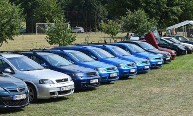 J&ouml;n a m&aacute;sodik J&oacute;t&eacute;konys&aacute;gi Opel tal&aacute;lkoz&oacute;, ahol &aacute;llatk&aacute;knak gyűjtenek