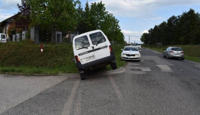 Nem akart hazas&eacute;t&aacute;lni, ink&aacute;bb lopott egy kocsit &eacute;s bet&eacute;pve egy &aacute;rokba hajtott Balatonlell&eacute;n