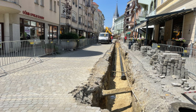 Ny&aacute;rra elb&uacute;cs&uacute;zhatunk a Teleki utc&aacute;t&oacute;l, &iacute;gy v&aacute;ltozik a forgalmi rend a belv&aacute;rosban