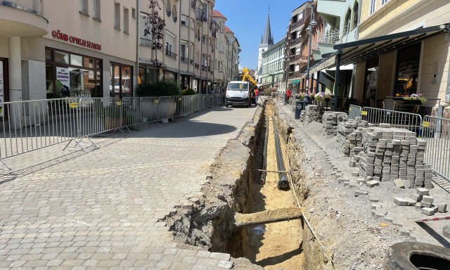 Ny&aacute;rra elb&uacute;cs&uacute;zhatunk a Teleki utc&aacute;t&oacute;l, &iacute;gy v&aacute;ltozik a forgalmi rend a belv&aacute;rosban