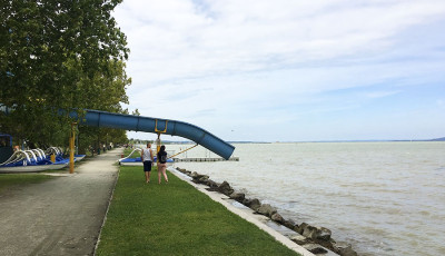 Somogyban is &uacute;j&iacute;tanak fel majd cs&uacute;szd&aacute;kat a Balaton partj&aacute;n