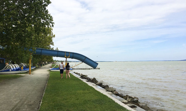 Somogyban is &uacute;j&iacute;tanak fel majd cs&uacute;szd&aacute;kat a Balaton partj&aacute;n