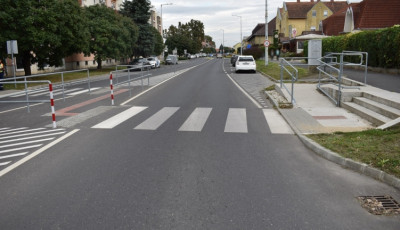 El&uuml;t&ouml;tt egy gyalogost a zebr&aacute;n, majd seg&iacute;ts&eacute;gny&uacute;jt&aacute;s n&eacute;lk&uuml;l elhajtott - A marcali rendőr&ouml;k keresik a tettest!