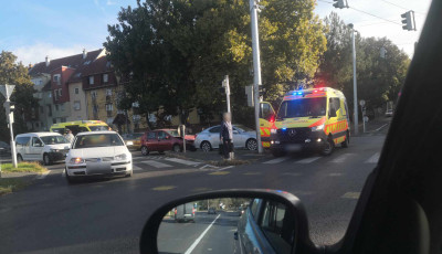 P&eacute;ntek reggeli r&aacute;fut&aacute;sos baleset a Meki kereszteződ&eacute;s&eacute;ben