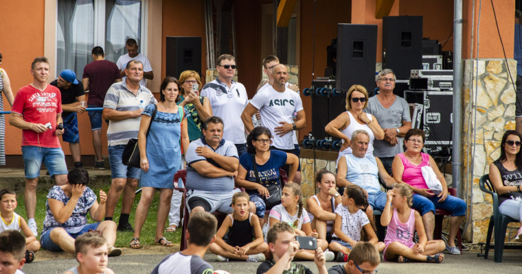 Az eső sem moshatta el a kiv&aacute;l&oacute; hangulatot Jut&aacute;ban - GAL&Eacute;RIA