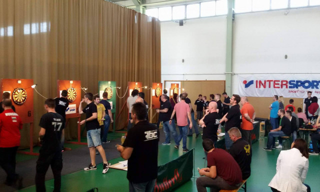 Sz&eacute;p sz&aacute;m&uacute; nevező indult a Target Darts Club h&eacute;tv&eacute;gi verseny&eacute;n