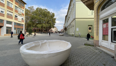 Ismeretlen objektumok landoltak Kaposv&aacute;r S&eacute;t&aacute;l&oacute; utc&aacute;j&aacute;n!