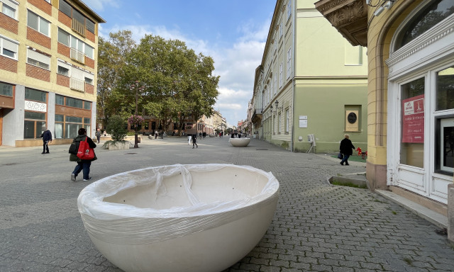 Ismeretlen objektumok landoltak Kaposv&aacute;r S&eacute;t&aacute;l&oacute; utc&aacute;j&aacute;n!