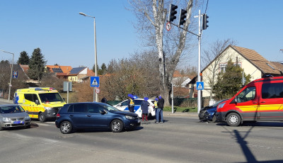 Hol m&aacute;shol? Baleset t&ouml;rt&eacute;nt a P&aacute;zm&aacute;ny P&eacute;ter utcai kereszteződ&eacute;sben