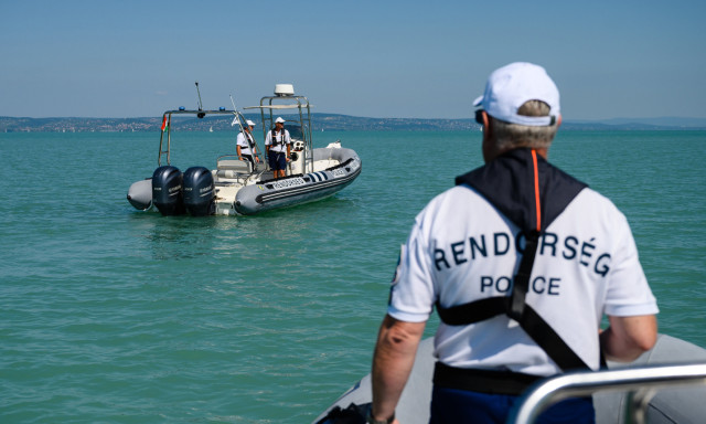 M&aacute;r &ouml;ten vesztett&eacute;k &eacute;let&uuml;ket id&eacute;n a Balatonban, sok a hasonl&oacute;s&aacute;g az esetek k&ouml;z&ouml;tt