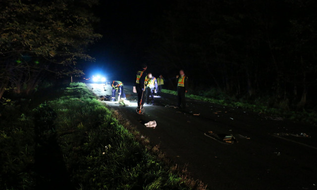 K&eacute;t hal&aacute;los &aacute;ldozata van a cs&uuml;t&ouml;rt&ouml;k esti segesdi balesetnek - Friss&iacute;tve