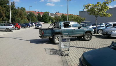 Valami van a kaposv&aacute;ri levegőben... Sorra felejtenek el parkolni a Tescoban