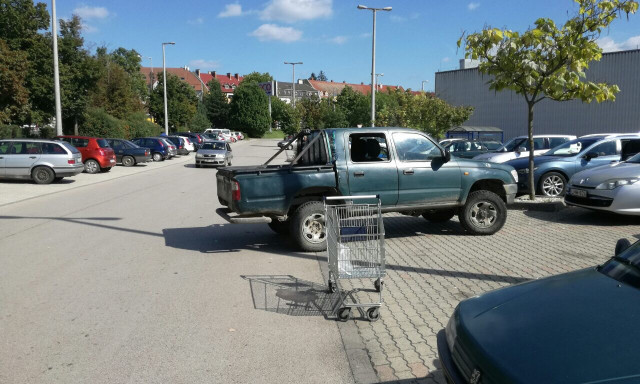 Valami van a kaposv&aacute;ri levegőben... Sorra felejtenek el parkolni a Tescoban