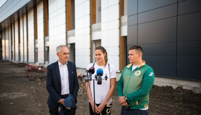 Egy olimpikon szelte Kaposv&aacute;ron a habokat - Jakabos Zsuzsanna n&eacute;zett be az uszod&aacute;nkba