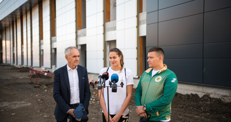 Egy olimpikon szelte Kaposv&aacute;ron a habokat - Jakabos Zsuzsanna n&eacute;zett be az uszod&aacute;nkba